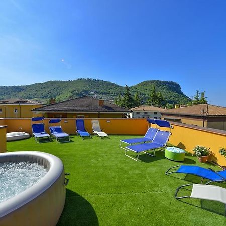 La Terrazza Sul Garda Hotel Luaran gambar